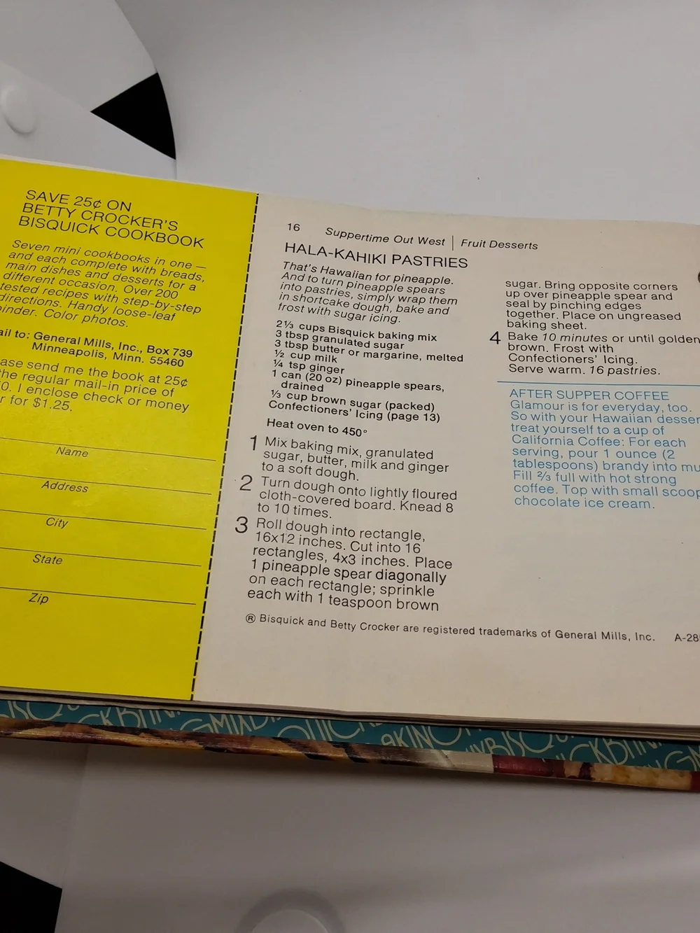 Betty Crocker’s Bisquick Cookbook 1971/73 Hardcover 3 Ring Binder Vintage GM